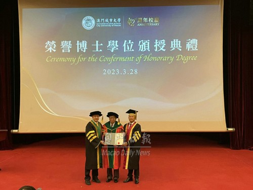 余華韓方明獲頒城大榮譽博士學位