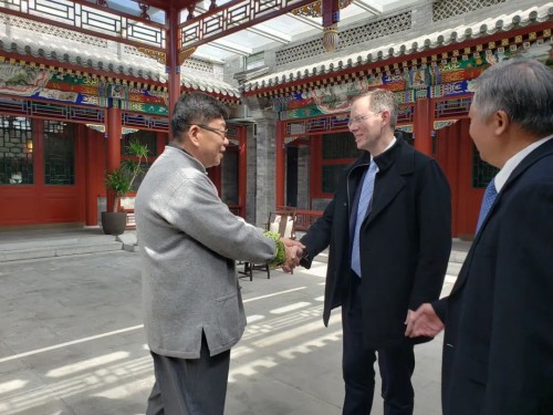 美國助理國務卿幫辦華自強到訪察哈爾學會